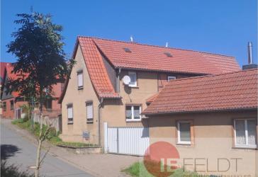 Teilmodernisiertes Einfamilienhaus mit Stall-Anbau in ruhiger und ländlicher Umgebung