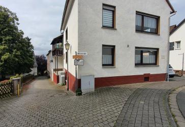 Großzügiges Wohnhaus mit Werkstatt/Lager und Garage in Runkel-OT