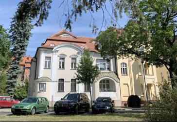 Stilvolle Stadtvilla in Zentrumsnähe bietet charmanten Arbeitsplatz mit Erker - 1. OG - ca. 59,5 m²