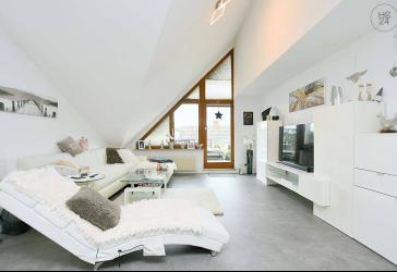 Schön möblierte Maisonette Wohnung mit zwei Balkonen in Leonberg