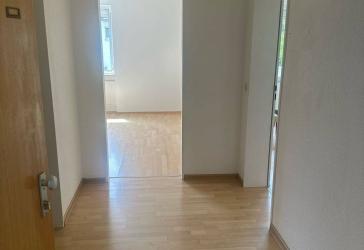 Stadtnahe 2-Zimmer Wohnung mit EBK in TOP-Lage mit Stellplatz und Süd-Balkon