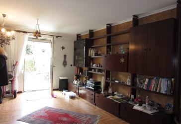 Besichtigung - 5 Zimmer RH -Renovierungsbedarf,incls. Einliegerwohnung, mini Garten Terrasse, Parkplatz