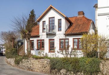 Einmalige Lage - Einmaliger Charme - Herrlicher Garten - Renoviertes Kapitänshaus von 1722 im Treppenviertel !