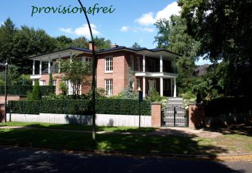 EXKLUSIVE VILLA IM RUHIGEN UND GRÜNEN STADTTEIL OHLSTEDT