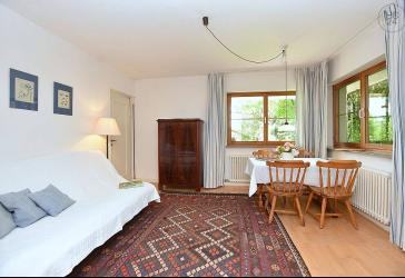 Schön möblierte Wohnung mit Terrasse in ruhiger Wohnlage in Stuttgart Nord