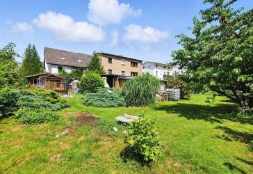 Vor den Toren von Chemnitz: Einfamilienhaus mit Gartenoase und Garage, ideal für Paare & kleine Familien