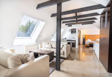 Welc(H)ome® by RIDA FLATS - D'dorf City! Charmant + Top Lage! Aufzug . Balkon . AC . Löffelfertig