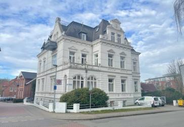 Stade-Innenstadt: 2-Zimmer-Dachgeschosswohnung in Jugendstilvilla