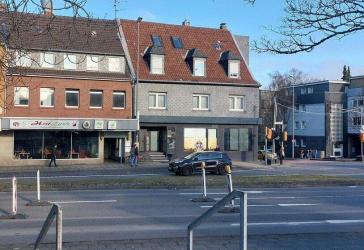 Geräumiges Ladenlokal o. Büroräume in top Lage von RS-City