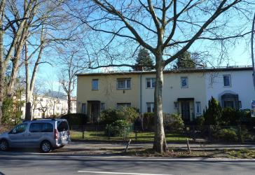 Reihenendhaus auf großem Grundstück mit gesicherten Erweiterungsmöglichkeiten - Ostpreußendamm Lichterfelde