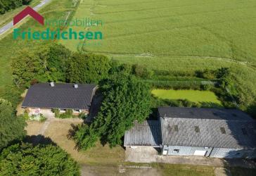 Modernisiertes Wohnhaus mit Nebengebäude im Außenbereich von Niebüll