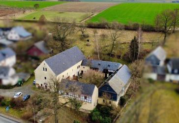 Anwesen in Waltersdorf: Historischer Charme trifft modernen Komfort in idyllischer Lage