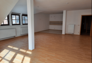 große Dachgeschoss-Wohnung über 2 Etagen