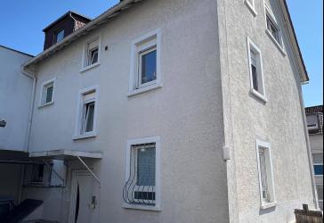 Attraktive, kernsanierte 2-Zimmer-Wohnung (EG) mit hochwertiger Einbauküche in guter Lage von FFM (Bergen-Enkheim)**3-Parteienhaus**gut vermietet**