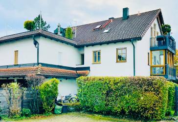 3 Zi.-Wohnung mit 2 Balkonen und großer Dachterrasse!