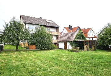 Gepflegtes Zweifamilienhaus in Ahnatal-Weimar