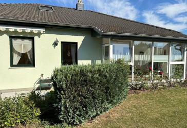 Bungalow mit Wintergarten und Kamin