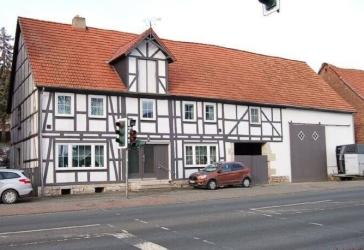 Pferdehof mit grossem Grundstück in zentraler Lage zu verkaufen