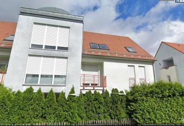frisch renoviert, Wohnung im 1.OG in top Lage