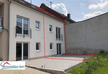 NEUBAU IN SONNIGER LAGE MIT TERRASSE, GARTEN UND GARAGE!
