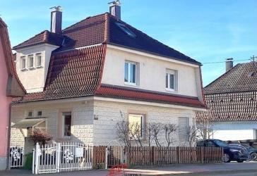 Gelegenheit - Vor einigen Jahren umfangreich renoviert! EFH, ebener, schöner Garten, 3 Stellplätze!