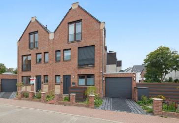 Sofort bezugsfertige, hochwertig ausgestattete Neubau Doppelhaushälfte