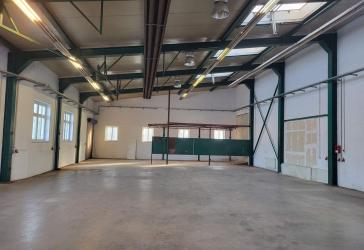 Großflächige Produktionshalle mit zusätzlichen Büroflächen in Apolda