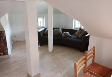 Charmante Dachgeschosswohnung - teils möbliert mit EBK