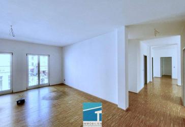 Helle Büro, Praxisräume in IN, Donaustraße mit Lift. Parken vor dem Gebäude mit Parkschein möglich!