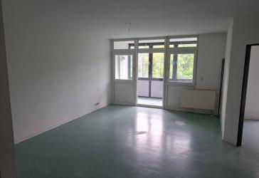 Helle und geräumige 3- Zimmerwohnung mit Loggia und Stellplatz, Zentrale Lage in Mühlhausen