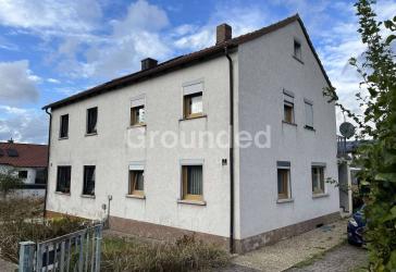 Charmante Doppelhaushälfte mit Potenzial und großzügigem Garten in Lichtenfels