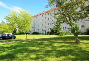 Mit BALKON, ruhig im GRÜNEN, 3 Raum Whg.