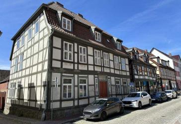 Mehrfamilienhaus in attraktiver Innenstadtlage nahe dem Warener Stadthafen mit Nebengelass & Innenhof offenbart eine Menge Potential