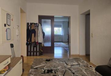 EI6724 Großzügige und ruhige 3,5 Zimmer-Eigentumswohnung mit Südwest-Loggia / Neutraubling