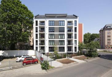 Penthauswohnung mit Dachterrasse: 2-Zimmer-Wohnung mit Einbauküche im Zentrum zu vermieten!