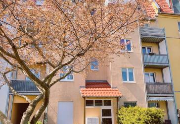 Langfristig vermietete 2-Raumwohnung mit Balkon im Paket für Ihre Kapitalanlage!