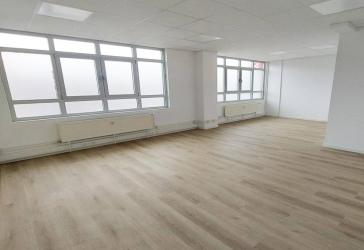 Exklusives, frisch renoviertes Büro im 1. OG - stilvoll arbeiten auf höchstem Niveau