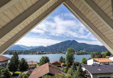 Residieren über dem See: Luxuriöses Maisonette-Juwel mit traumhaftem Seeblick am Leeberg