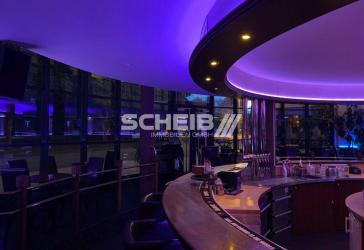 Attraktive Cocktailbar, Lounge in hervorragender Lage