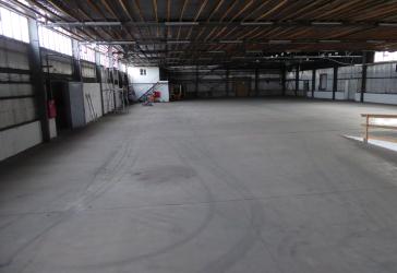 Top Gewerbehalle mit 1.850 m² 80 Kilometer südlich von Berlin langfristig zu vermieten.