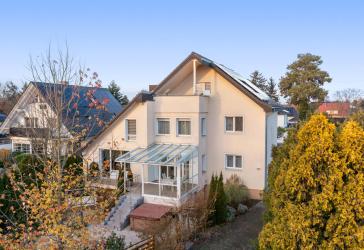 Großzügiges Einfamilienhaus mit hochwertiger Ausstattung und Photovoltaik. auf traumhaften Südgarten