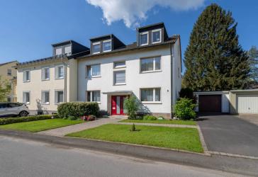 Dreifamilienhaus mit herrlichem Garten in ruhiger Lage Für Investoren und Selbstnutzer geeignet
