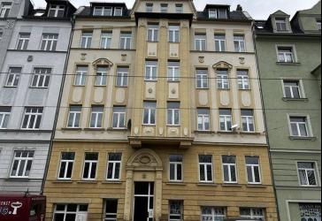 Geräumige, helle 2-Raum-Whg. im EG mit Balkon, Einbauküche und TV im Kochbereich, vermietet!