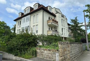 Preußisches Viertel: Helle 4-Zimmer Wohnung im ersten Obergeschoss mit Balkon und Lift