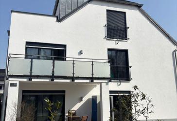 Superschöne 2 ZKB Wohnung mit EBK, Fußbodenheizung, Lift, Balkon, TG Stpl.