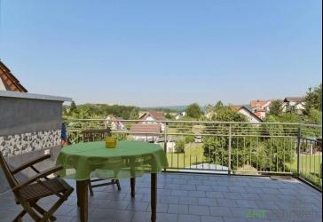 (EF1173_M) Fulda: Neuhof, möbliertes ruhiges Apartment mit großem Balkon im OT Hattenhof, WLAN inklusive
