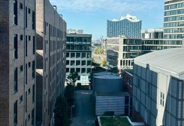 Vollmöbliertes Luxus-Apartment im 6. OG mit spannenden Weitblicken und Premium-Community-Features