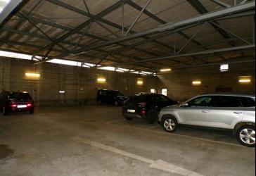 Gewerbehalle (oder Festmietparkplatzhalle) im Herzen von Köln
