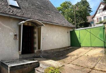Einfamilienhaus mit großem Grundstück und Wald, mit angrenzendem Bachlauf