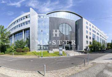 Stattliche Bürofläche in Schwalbach zu vermieten